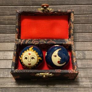 VINTAGE HAND PAINTED CHINESE HEALTH BAODING MEDITATION CHIME BALLS